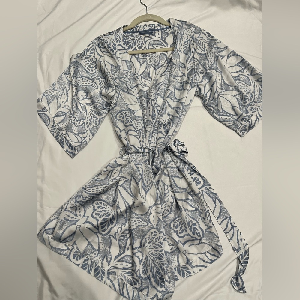 H&M Ladies Blue and White Floral Robe - Size XS